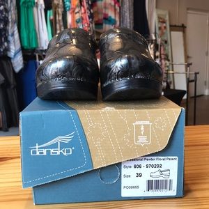 Pewter Floral Black Danskos
